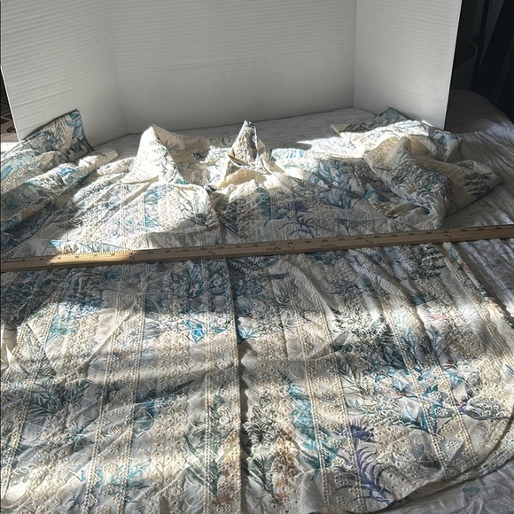 Adiva Cream and Blue Floral Button Down Shirt - Picture 3 of 8